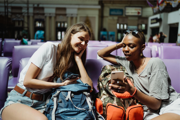 Os Melhores Sites para Planejar Sua Viagem Solo com Segurança